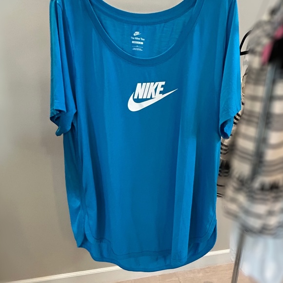 Bundle of 3 Men's Nike Loose Fitted T-Shirts - Picture 5 of 7